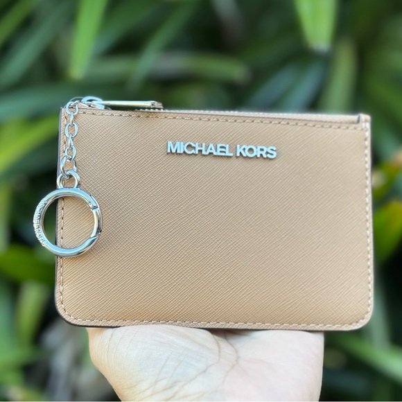 jet set saffiano travel tote bag peanut Michael Kors Izzy Small Shoulder grained cow leather Crafted from Saffiano leather with polished hardware it features multiple zip compartments that will keep all your belongings easily organized Michael Kors Chestnut Brown Saffiano